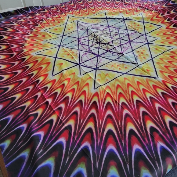 Tapestry NEW IN PACKAGE. 60" x60" beautiful bright colors. Any room or outside - Picture 4 of 8